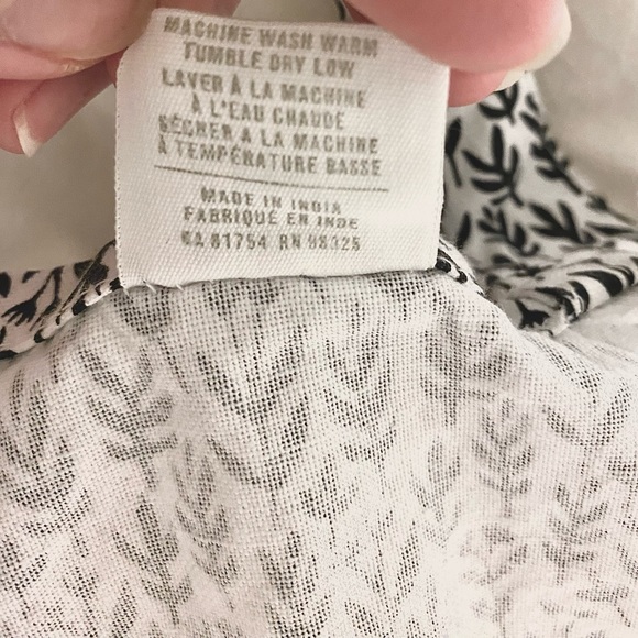 Leaf Patterned Apron with Pockets - Picture 6 of 7